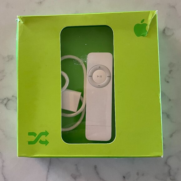 Apple iPod Shuffle 1st Generation White (512mb) 120 songs - Picture 1 of 12